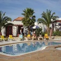 호텔 Castillo Beach Bungalows 2*
